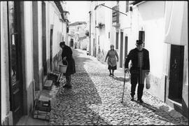 "Quotidiano" - Pessoas numa rua de Évora