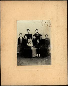 Retrato de grupo (família não identificada)