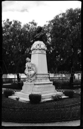 Monumento ao Dr. Barahona no Jardim Diana