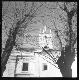 Parte da fachada e torre da Igreja de São Mamede