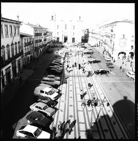Praça do Giraldo (tabuleiro central com carros)