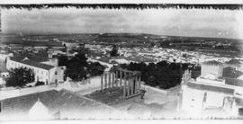 Vista aérea do templo romano de Évora e zona envolvente
