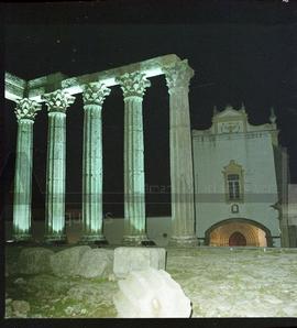 Templo Romano e Igreja de São João Evangelista (Lóios): aspecto nocturno