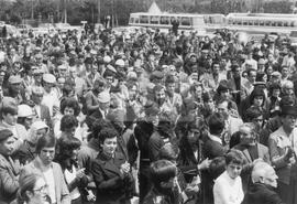 Manifestação no Rossio de São Brás: aspecto da multidão