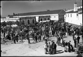 Vista geral do mercado na Praça 1º de Maio