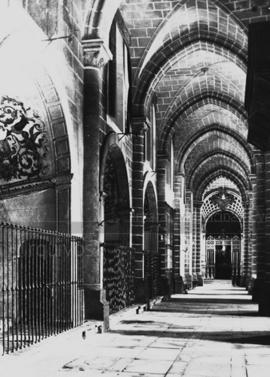 Antigas capelas laterais da Sé de Évora