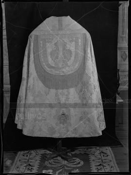 Capa de asperges do cónego António de Landim Sande, no Museu de Artes Decorativas da Igreja das M...