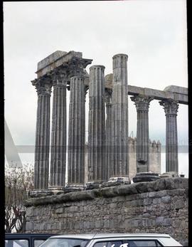 Vista parcial do Templo Romano