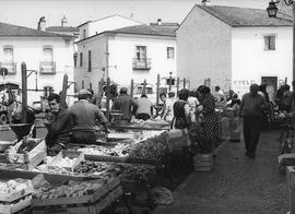 "O mercado" - Mercado no Largo 1º de Maio