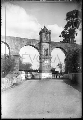 Troço do aqueduto na estrada de Arraiolos