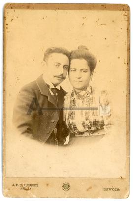 Retrato de Maria Helena Carreta e José Pedro Braga Passaporte