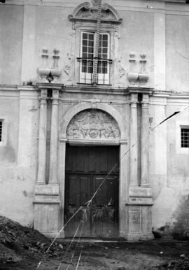 Portal de entrada do Colégio do Espírito Santo, Universidade de Évora