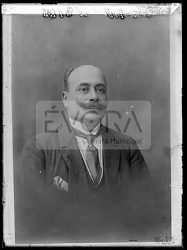 Retrato de meio corpo de Jerónimo Delphim