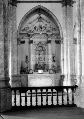 Altar lateral da Igreja de Reguengos de Monsaraz .