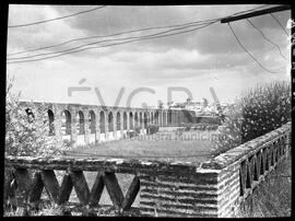Troço do aqueduto e vista sobre a cidade