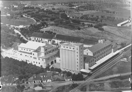Reprodução de uma fotografia aérea do complexo fabril dos Leões