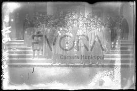 Retrato de grupo de alunos do Liceu no claustro
