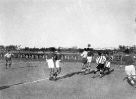 Fase de um jogo de futebol não identificado