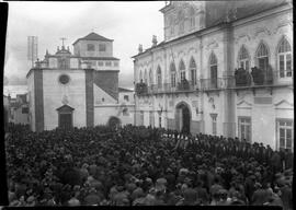 Homenagem a Luís Félix de Mira em frente à Câmara Municipal