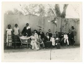 Retrato da família Passaporte e amigos, em Benguela