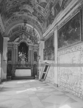 Nave e altar-mor da Capela da Rainha Santa, em Estremoz