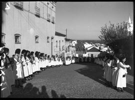 Aspeto da procissão, durante a visita à Escola do Magistério