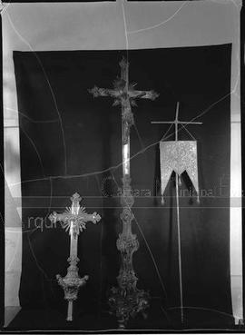 Cruz processional, cruz de altar e cruz-bandeira do Senhor Jesus Ressuscitado