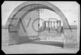 Templo visto do arco da biblioteca