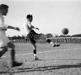 Fase de um jogo de futebol não identificado