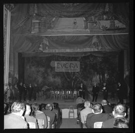 Vista geral do palco e da plateia