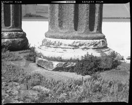 Detalhe da base de uma coluna do templo romano