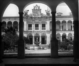Claustro do Colégio do Espírito Santo, Universidade de Évora