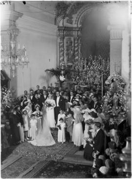 Luísa Franco Matos (retrato de noivos e convidados na igreja)