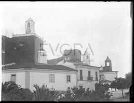 Torre do relógio, campanário e porta do castelo