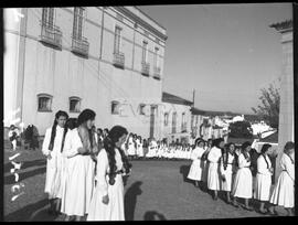 Aspeto da procissão, durante a visita à Escola do Magistério