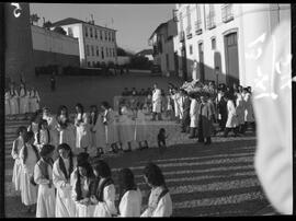 Aspeto da procissão, durante a visita à Escola do Magistério