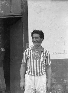 Jogador do Lusitano Ginásio Club (não identificado)