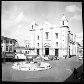 Igreja de Santo Antão na Praça do Giraldo