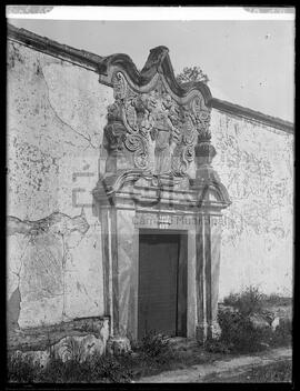 Porta antiga na cerca de São Bento