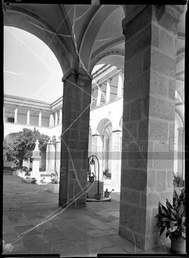 Páteo e claustro do Seminário (Colégio de Nossa Senhora da Purificação)