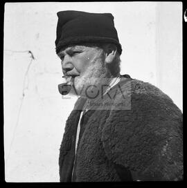 Retrato de homem de barrete e cachimbo