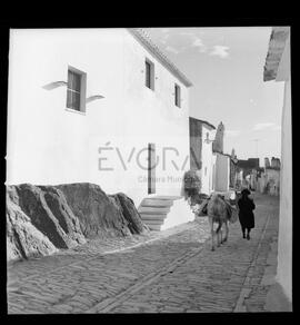 Rua de Monsaraz (Senhora e Burro a passar)