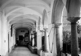 Aspecto do Claustro do  Convento de Santa Clara,  Évora.