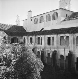 Aspecto parcial do claustro