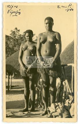Duas mulheres da tribo dos Bijagós