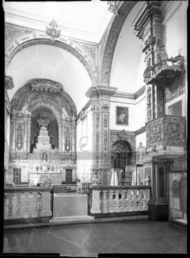 Vista parcial da nave e Capela-mor da Igreja das Mercês