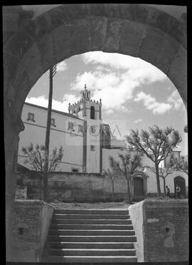 Torre do Convento dos Lóios vista do do adro do Seminário