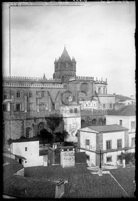 Vista sobre os telhados, junto à Sé catedral