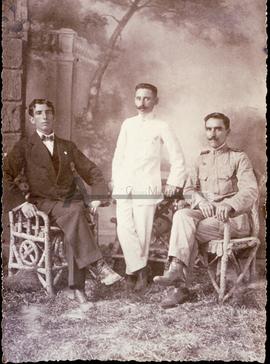 Retrato de José Pedro B. Passaporte e dois membros da direcção da Cruz Vermelha em Benguela