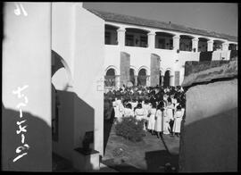 Aspeto da cerimónia no pátio da Escola do Magistério